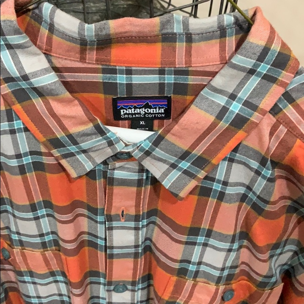 Patagonia button down - Picture 2 of 2